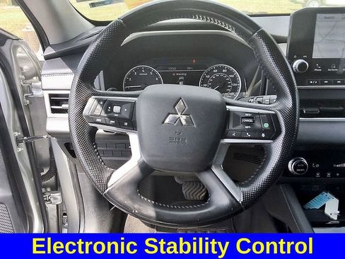 Used 2022 Mitsubishi Outlander SE AWD/4WD image 8
