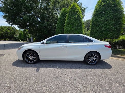 Used 2017 Toyota Camry XSE FWD image 2