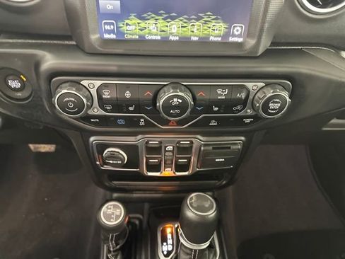 Used 2022 Jeep Wrangler Unlimited Sahara w/ Cold Weather Group image 23