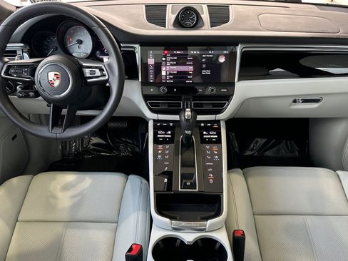 Certified 2025 Porsche Macan S image 6