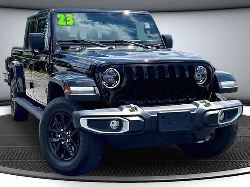 Used 2023 Jeep Gladiator Sport AWD/4WD image 3