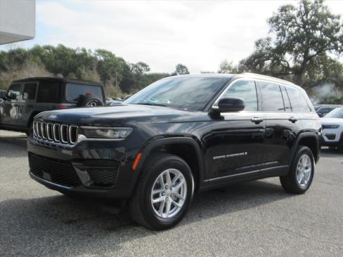 New 2025 Jeep Grand Cherokee Laredo image 3