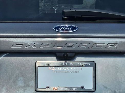 Used 2022 Ford Explorer XLT w/ Equipment Group 202A image 22