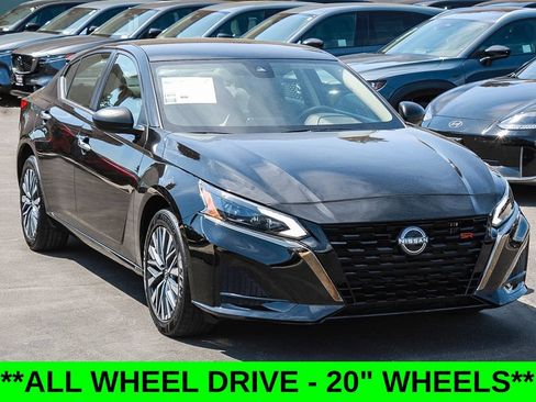 Used 2025 Nissan Altima 2.5 SV AWD/4WD image 3