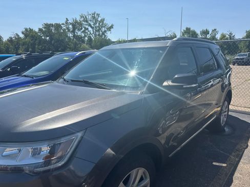 Used 2018 Ford Explorer XLT w/ Equipment Group 201A AWD/4WD image 18