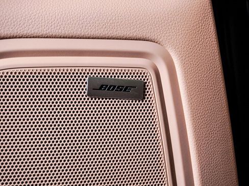 Certified 2025 Porsche Macan image 27