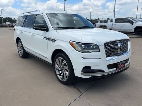 Used 2023 Lincoln Navigator Reserve AWD/4WD image 3
