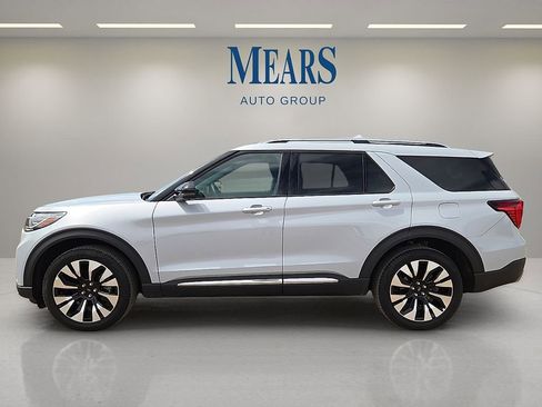 Used 2025 Ford Explorer Platinum w/ LUX Leather Package image 2