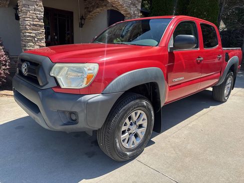Used 2012 Toyota Tacoma PreRunner w/ Convenience Pkg RWD image 3