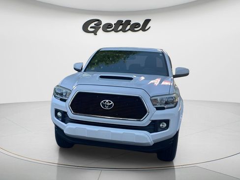 Used 2016 Toyota Tacoma TRD Sport w/ Premium & Technology Package RWD image 2