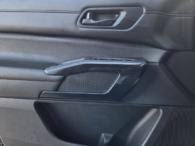 Used 2025 Nissan Pathfinder SV FWD image 18