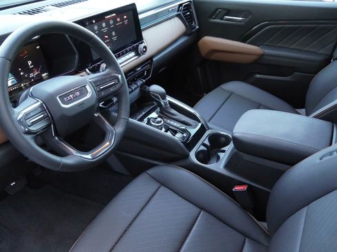 Used 2025 GMC Canyon AT4 w/ Nightfall Edition AWD/4WD image 11
