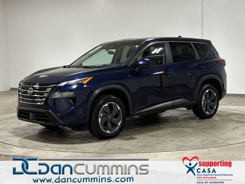 Used 2024 Nissan Rogue SV image 1