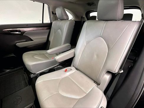 Used 2021 Toyota Highlander Platinum image 20