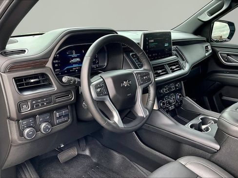 Used 2024 Chevrolet Tahoe Z71 w/ Luxury Package AWD/4WD image 14