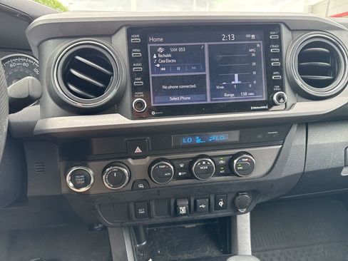 Used 2022 Toyota Tacoma TRD Off-Road image 14