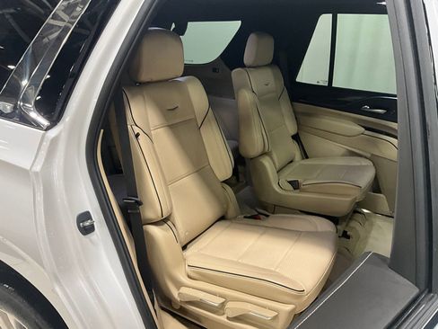 Used 2023 Cadillac Escalade Premium Luxury AWD/4WD image 23