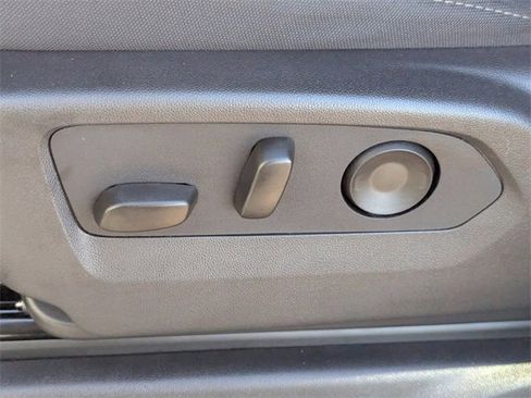 Used 2025 Chevrolet Silverado 2500 LT w/ Convenience Package image 23