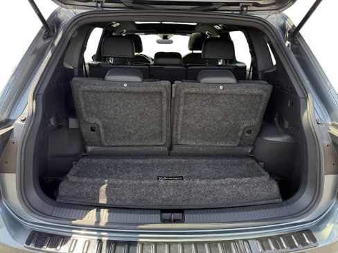 Used 2023 Volkswagen Tiguan SE R-Line FWD image 17