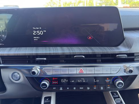 Used 2025 Kia Telluride SX FWD image 19