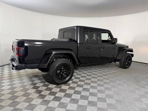 Used 2024 Jeep Gladiator Sport AWD/4WD image 8