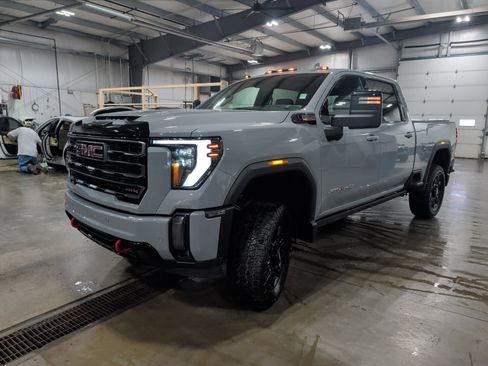 Used 2024 GMC Sierra 3500 AT4 w/ AT4 Premium Plus Package image 6
