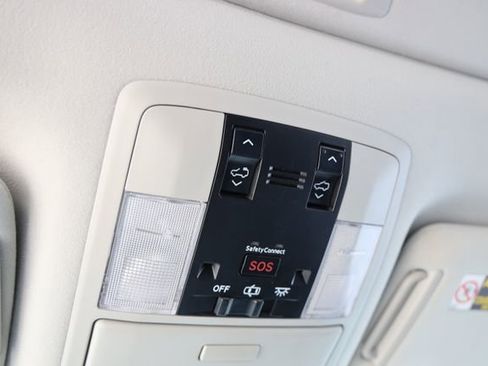 Used 2015 Lexus GX 460 w/ Premium Package image 31