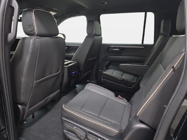 Used 2025 Chevrolet Suburban Premier AWD/4WD image 12