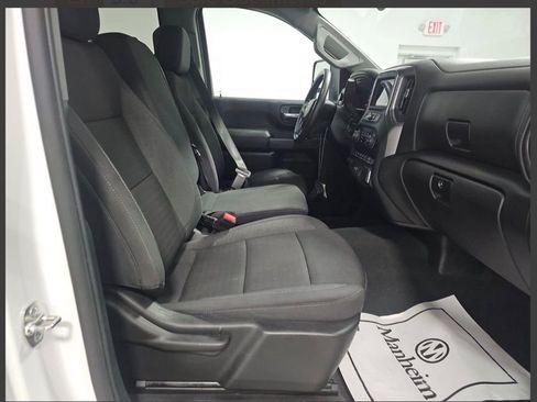 Used 2025 Chevrolet Silverado 2500 Custom w/ Custom Value Package image 9