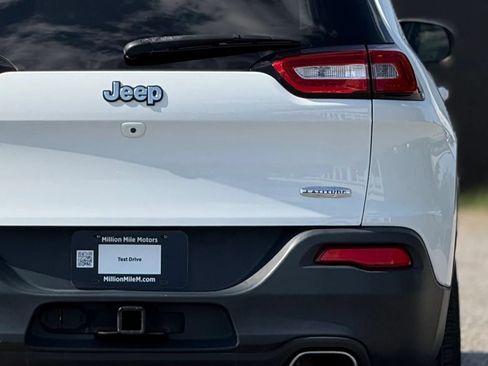 Used 2016 Jeep Cherokee Latitude w/ Comfort/Convenience Group AWD/4WD image 14