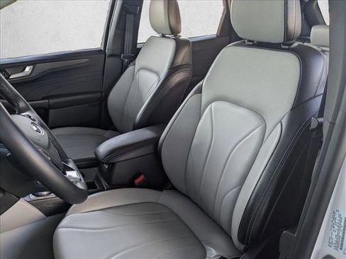 Used 2025 Ford Escape SE w/ PHEV Premium Package FWD image 17