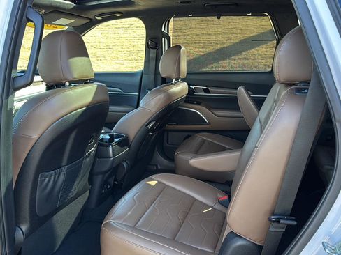 Used 2021 Kia Telluride SX w/ SX Prestige Package image 9