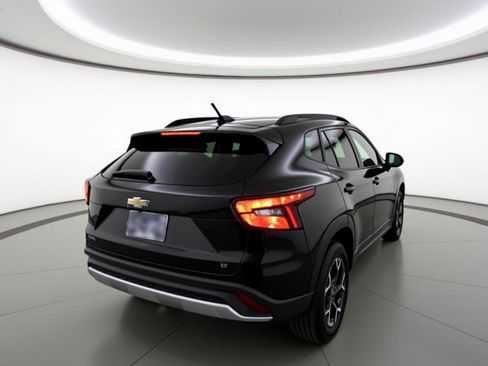 Used 2025 Chevrolet Trax LT image 9