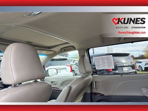 Used 2012 Toyota Sienna XLE image 30