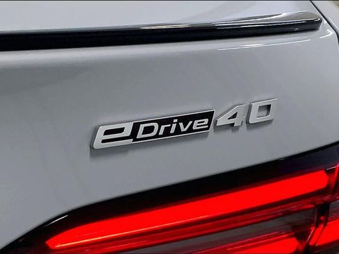 Used 2024 BMW i5 eDrive40i w/ Executive Package RWD image 28