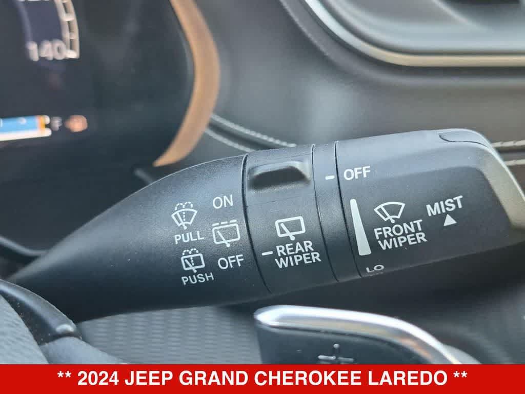 Used 2024 Jeep Grand Cherokee Laredo RWD image 33