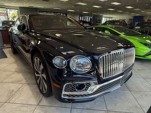 Used 2020 Bentley Flying Spur W12 image 1