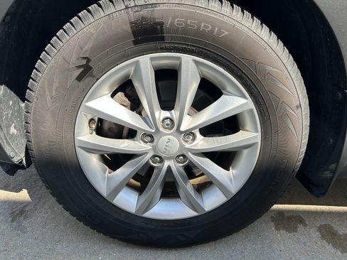 Used 2018 Kia Sorento FWD image 11