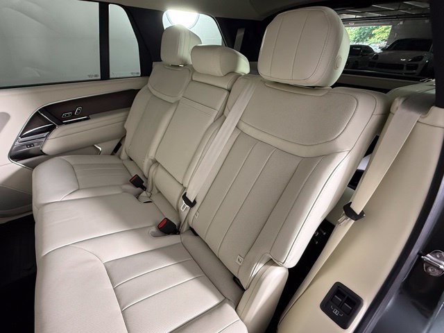 Used 2025 Land Rover Range Rover Long Wheelbase SE AWD/4WD image 19