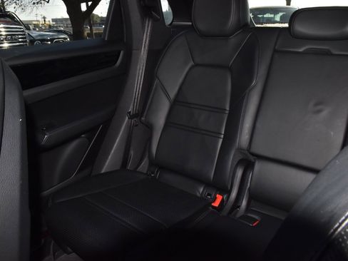 Used 2023 Porsche Cayenne Platinum Edition image 19