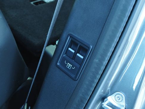 Used 2019 Land Rover Discovery HSE image 20