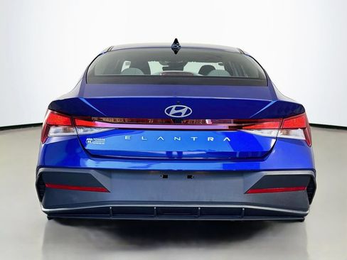 Used 2024 Hyundai Elantra SEL FWD image 7