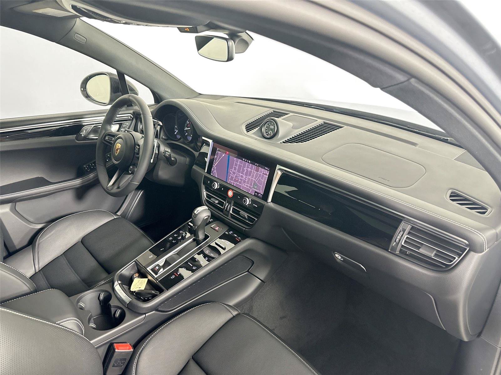 Used 2026 Porsche Macan Turbo AWD/4WD image 29