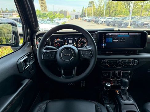 Used 2025 Jeep Wrangler Unlimited Rubicon AWD/4WD image 23