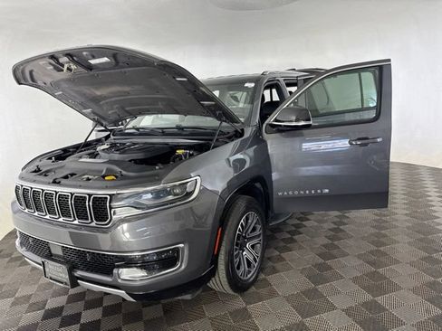 Used 2024 Jeep Wagoneer L Series II w/ Flexible Seating Group AWD/4WD image 10