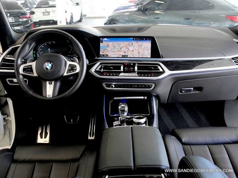 Used 2022 BMW X7 xDrive40i w/ M Sport Package AWD/4WD image 7
