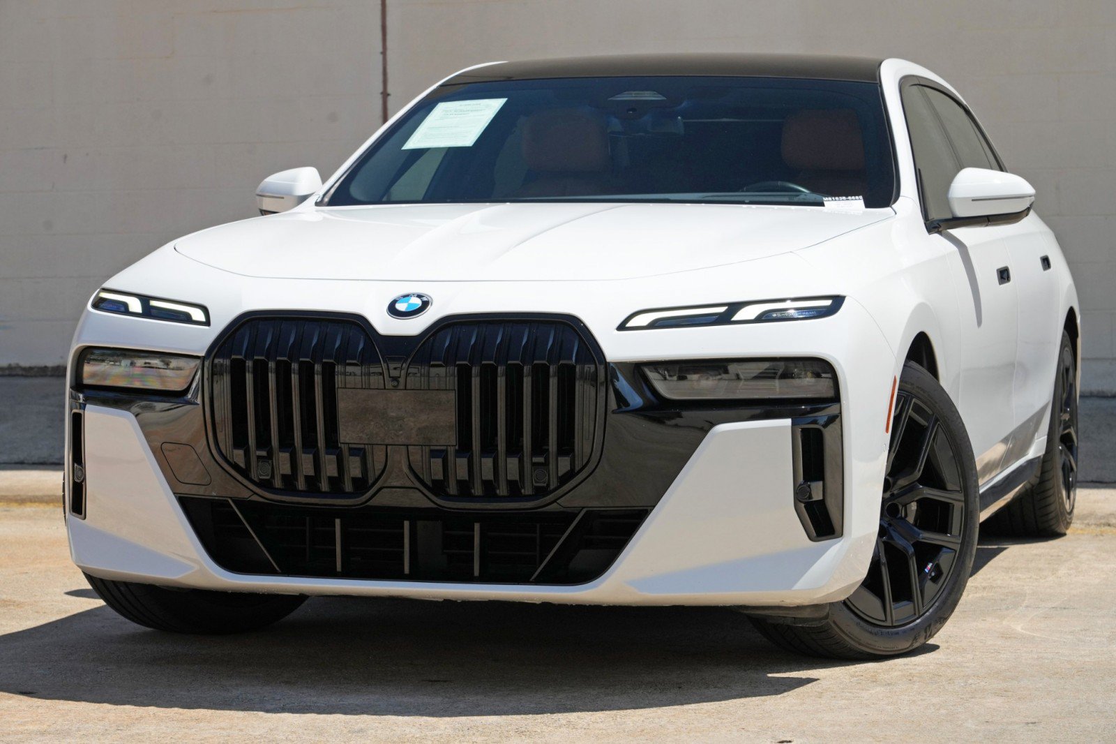 Used 2023 BMW 740i w/ Parking Assistance Package RWD image 3