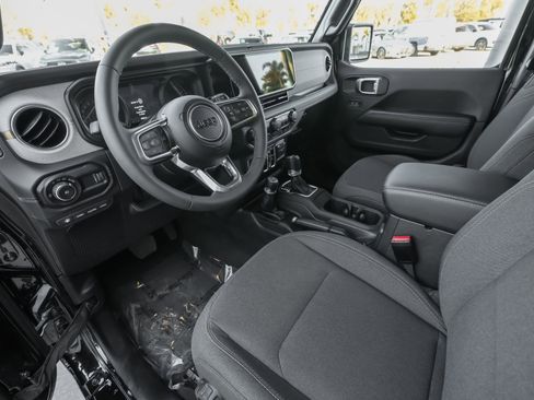 Used 2025 Jeep Wrangler Unlimited Sahara w/ Safety Group image 6