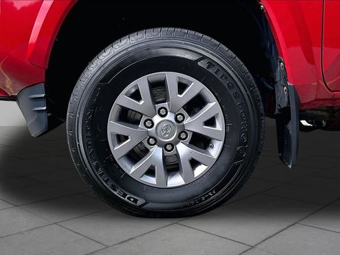 Used 2017 Toyota Tacoma SR5 AWD/4WD image 11