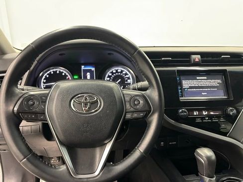 Used 2018 Toyota Camry SE w/ Moonroof Package FWD image 16